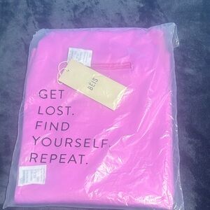 NWT BEIS MEDIUM CHECK IN BERRY LUGGAGE COVER ($64 MSRP)